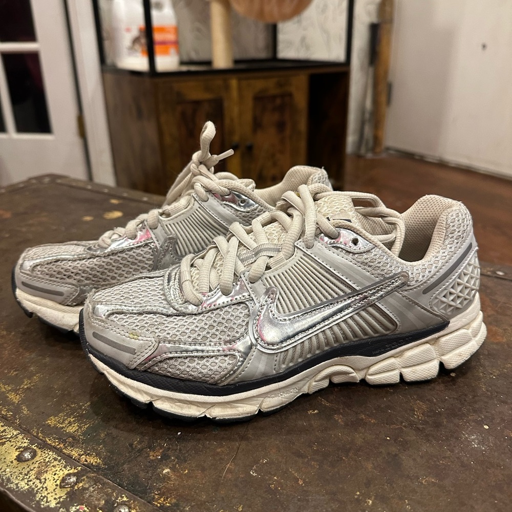 Nike Women’s Zoom Vomero 5 Sneaker